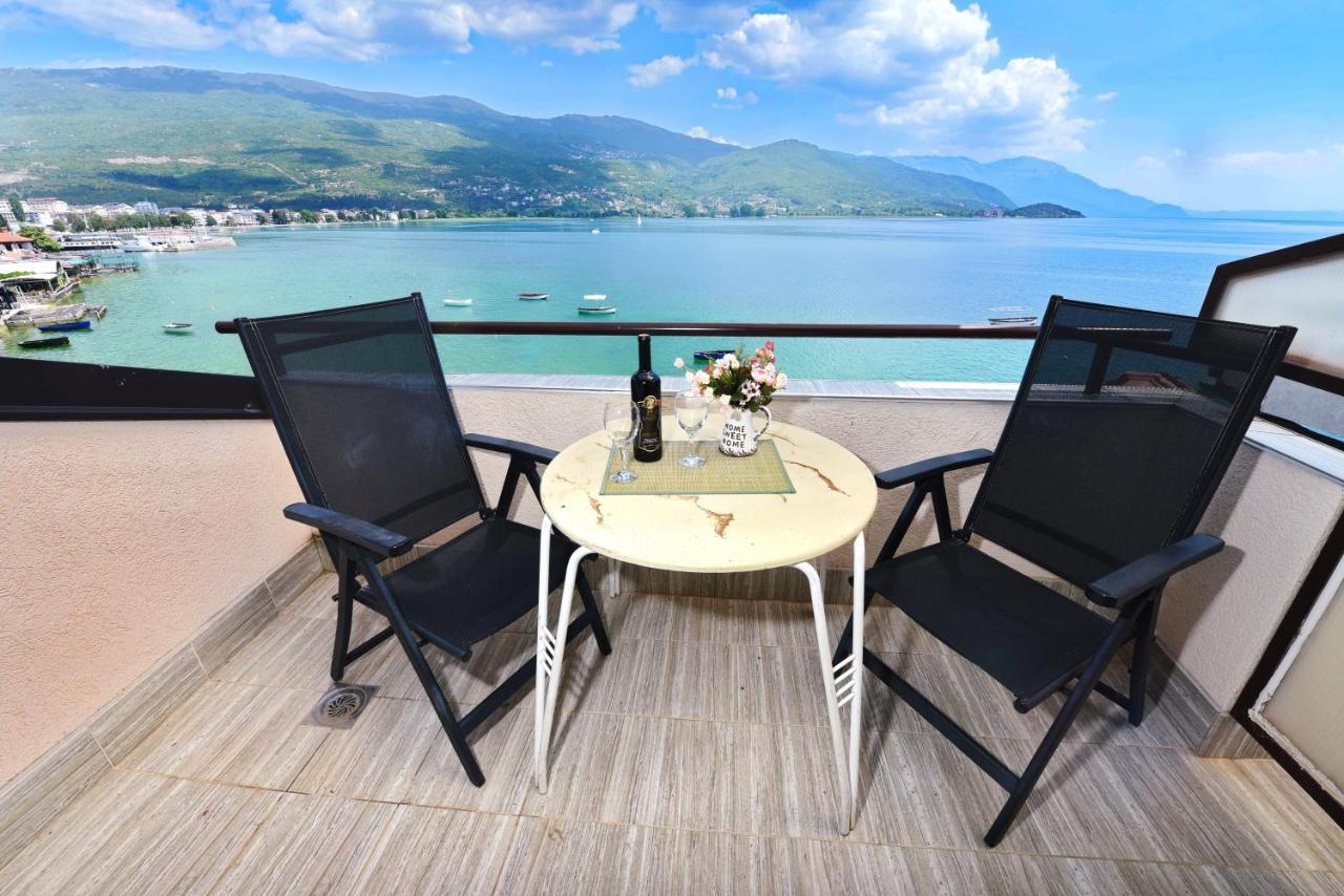 One-Bedroom Apartment Lake View