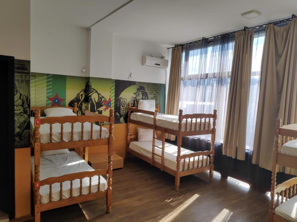 Bed in een Gemengde Slaapzaal met 6 Bedden