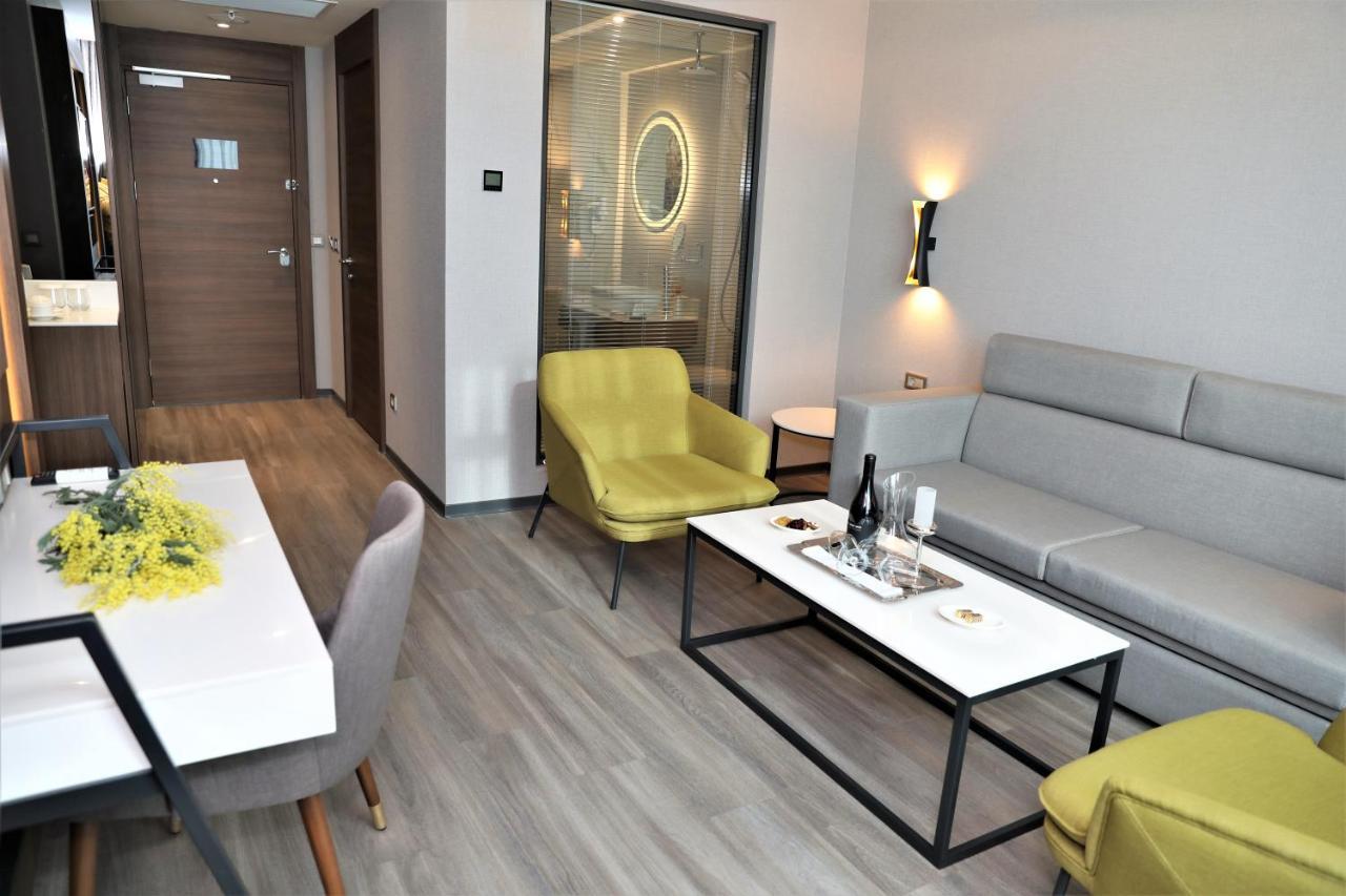 Senior Deluxe Suite