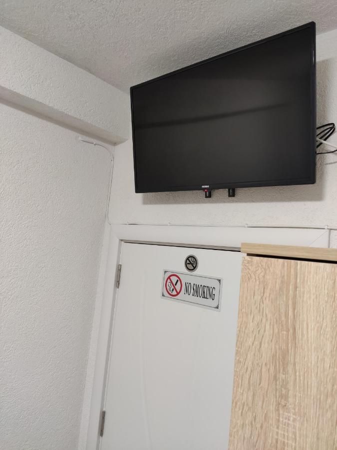 Single Room Private External Bathroom