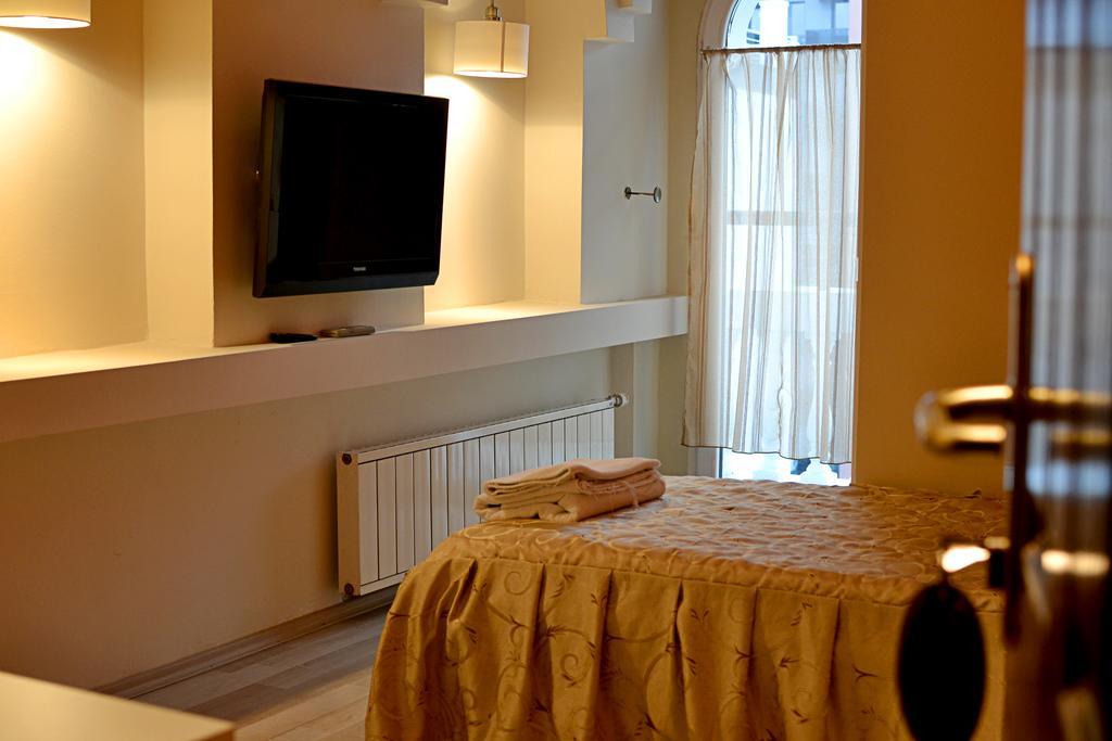 Single Room,779245644:JPEG