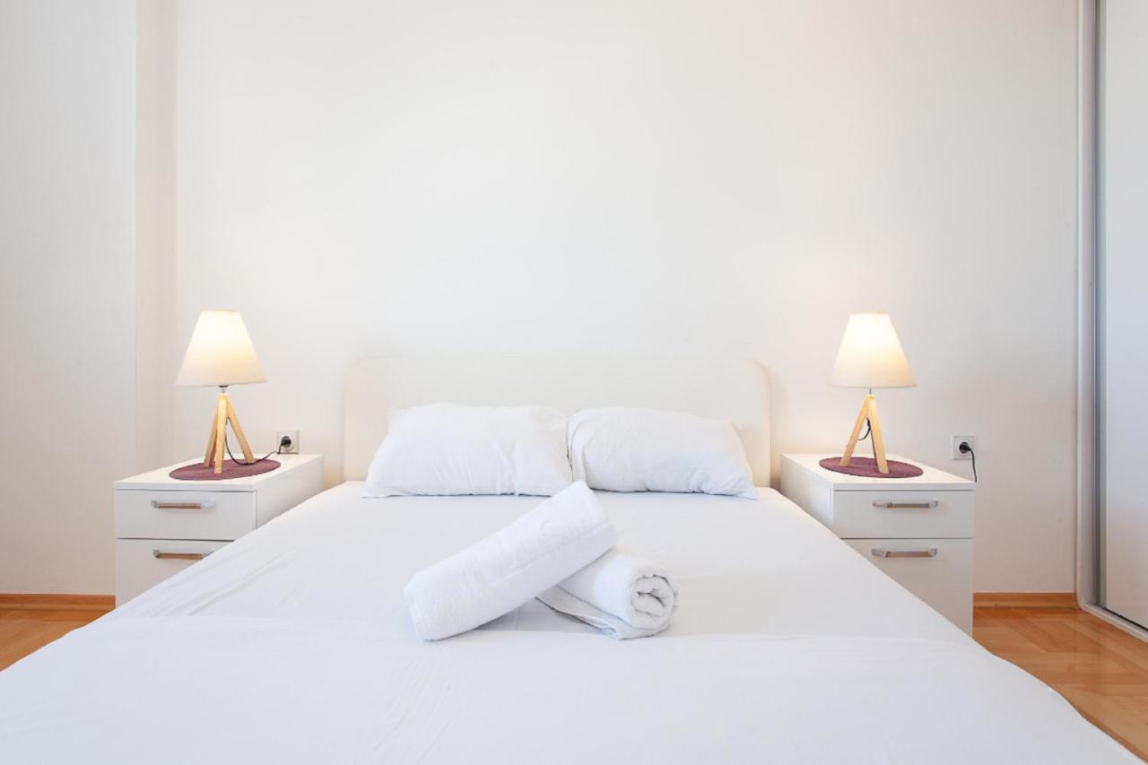 One-Bedroom Apartment with Balcony,1499414575:JPEG