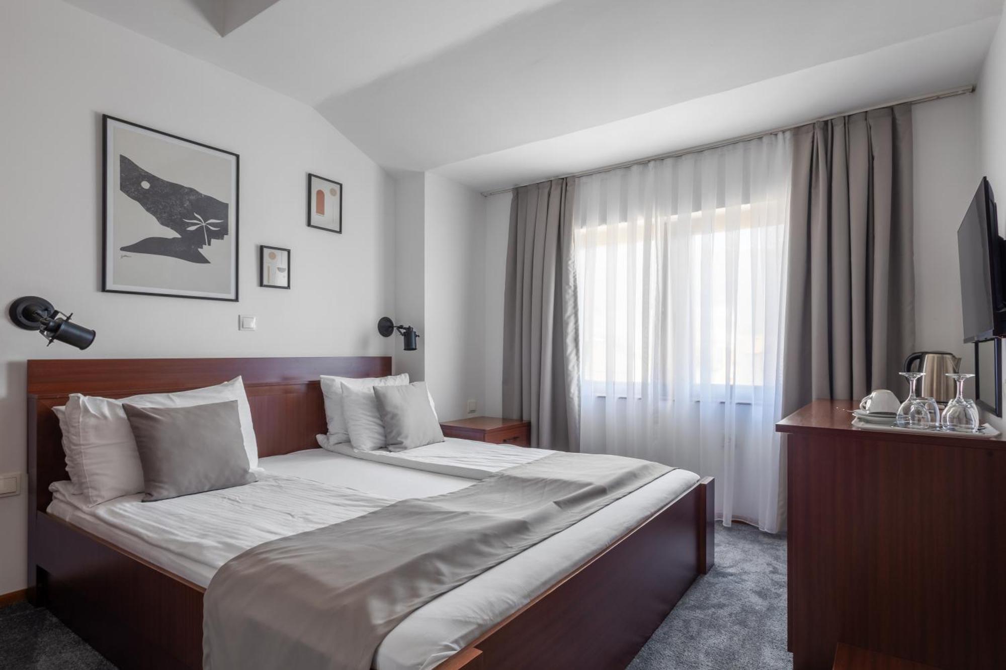 Double Room,1652746879:JPEG