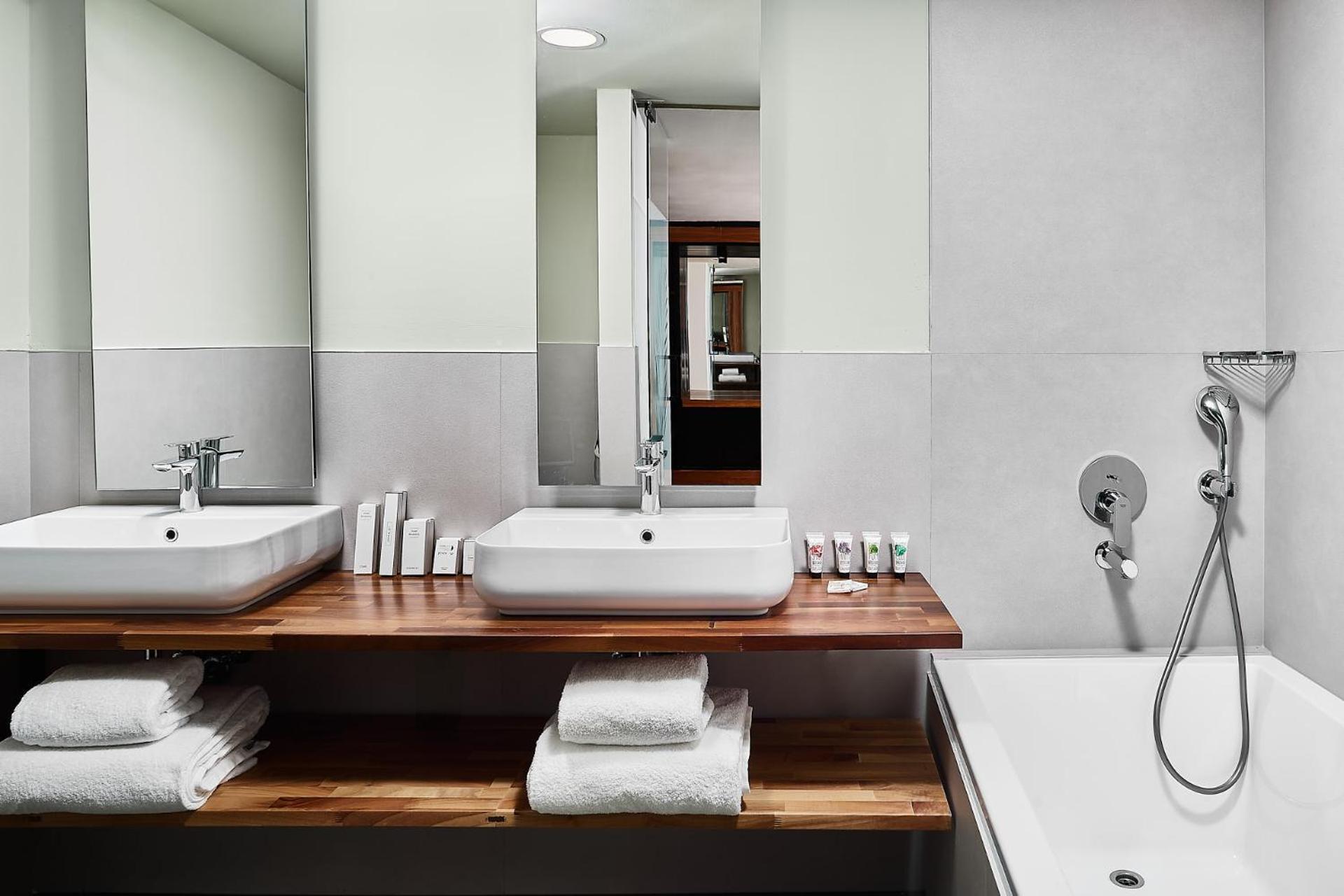 De Lux Suite River view