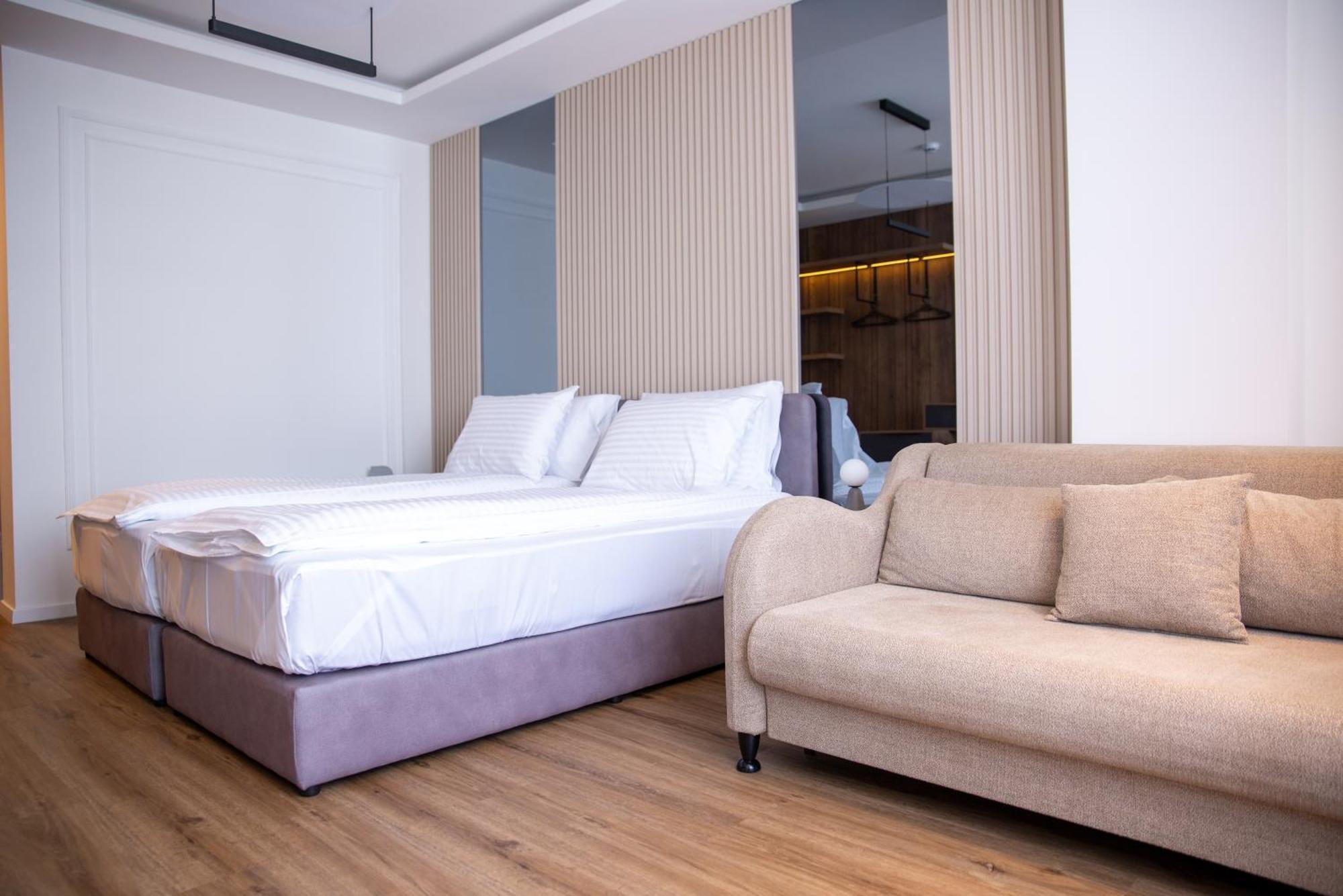 Deluxe Double or Twin Room Lake View