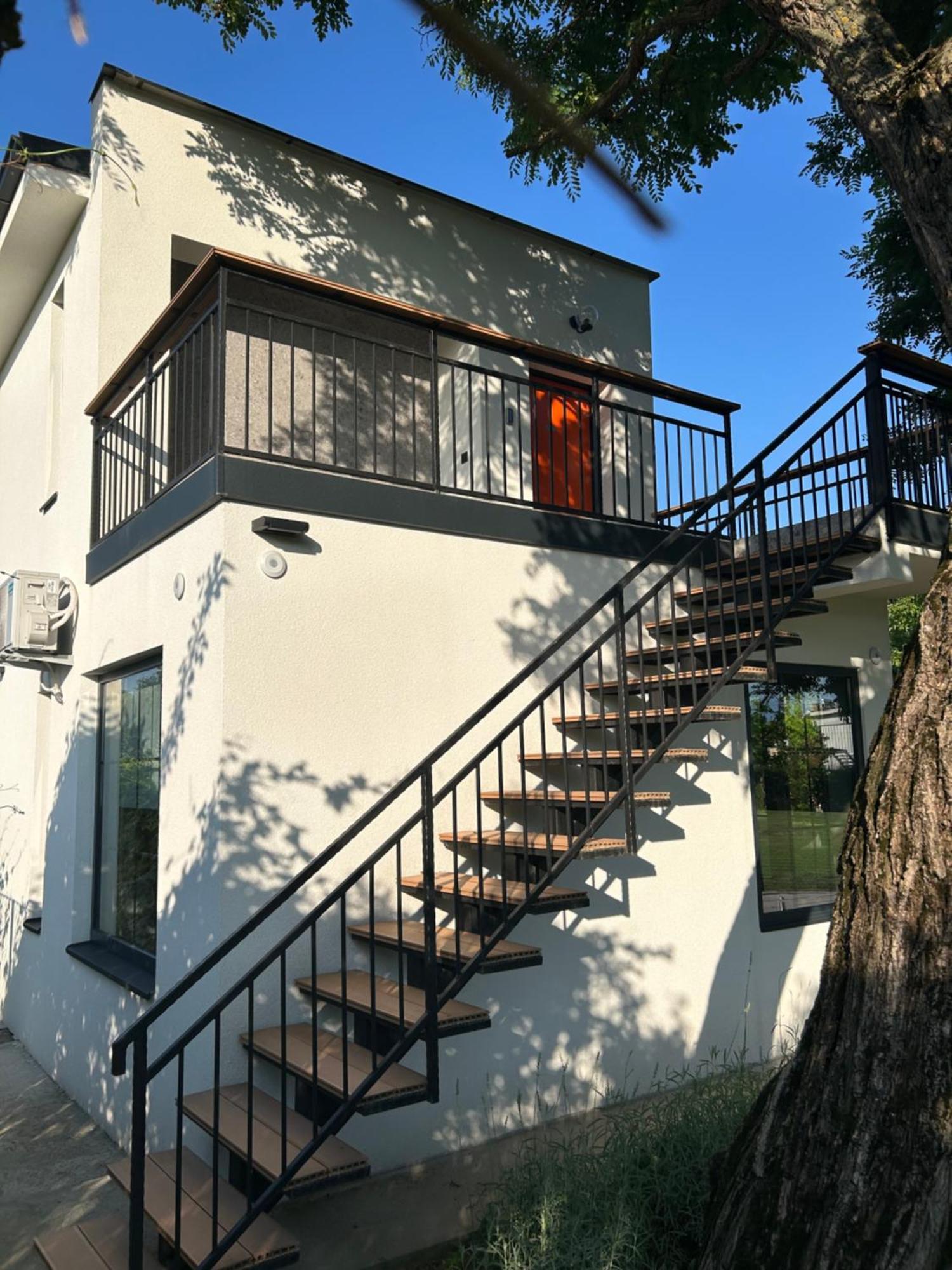 Studio Balcony