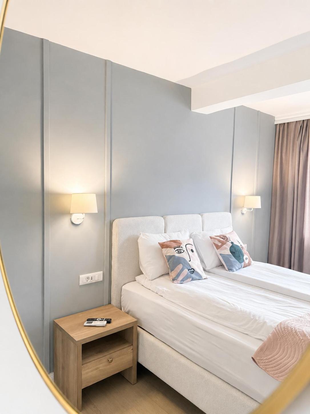 One-Bedroom Apartment Lake View