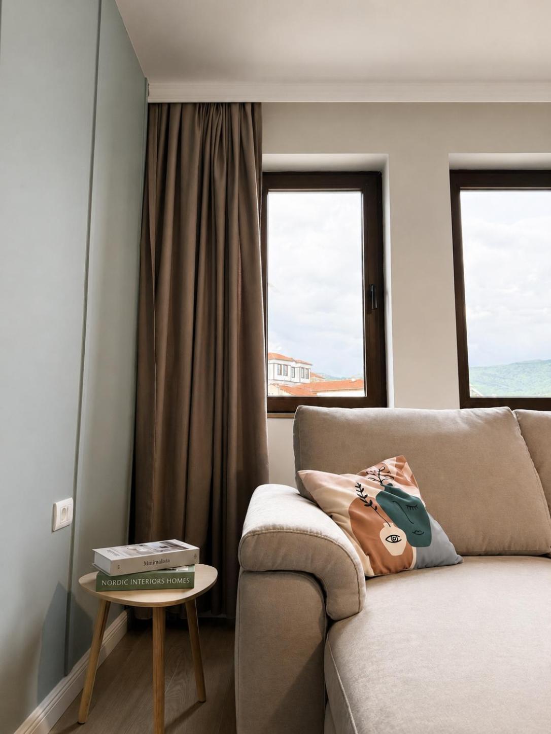 One-Bedroom Apartment Lake View