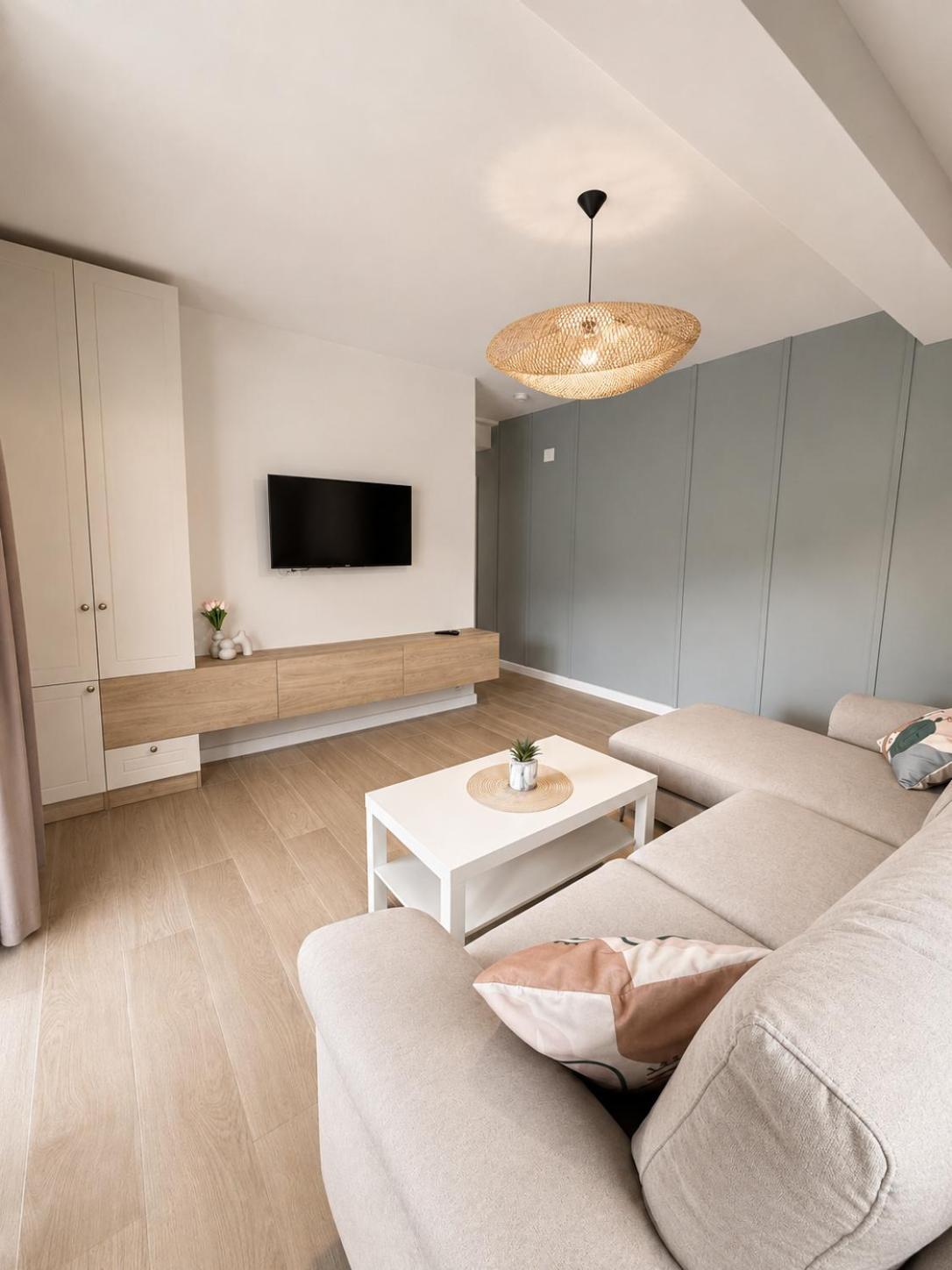 One-Bedroom Apartment Lake View