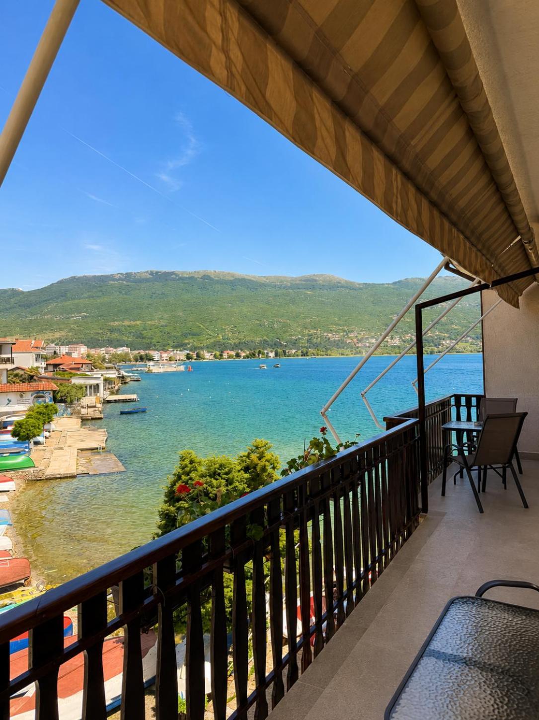 One-Bedroom Apartment Balcony City View