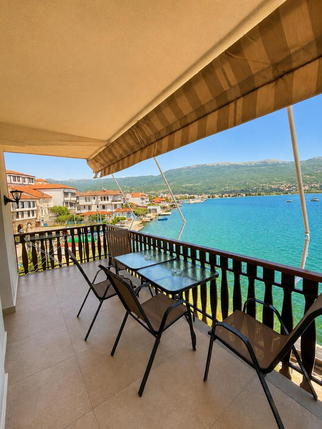 One-Bedroom Apartment Lake View