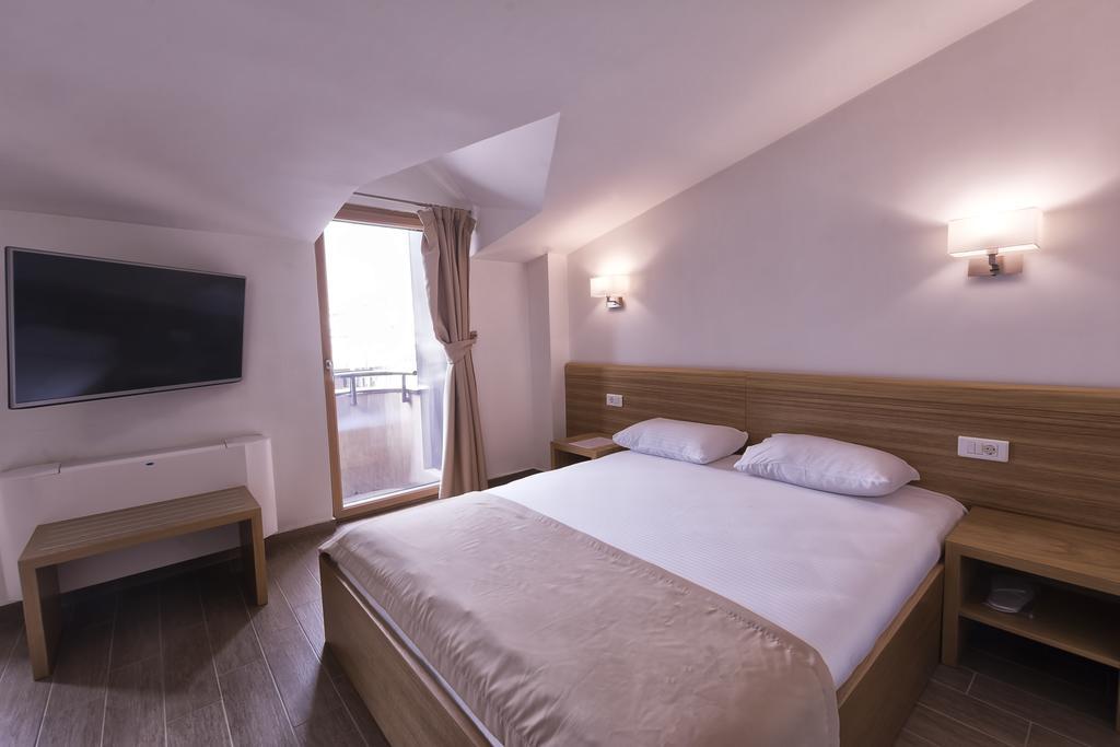 Triple Room with Terrace,381904573:JPEG