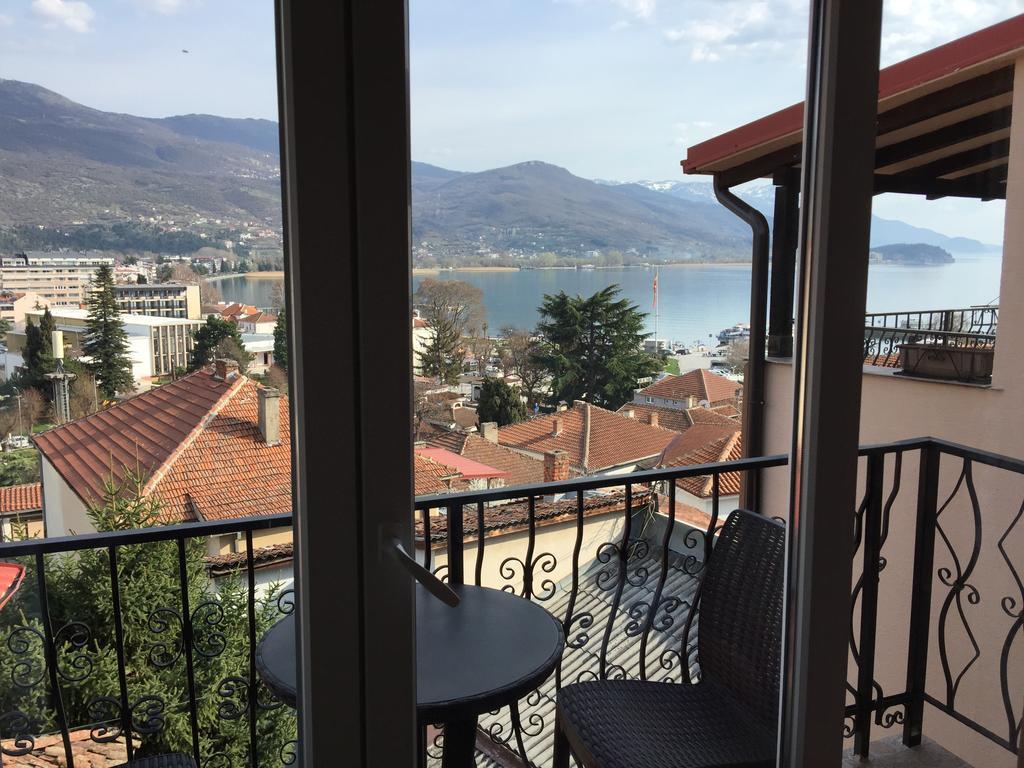 Double Room with Lake View and Balcony,395729220:JPEG