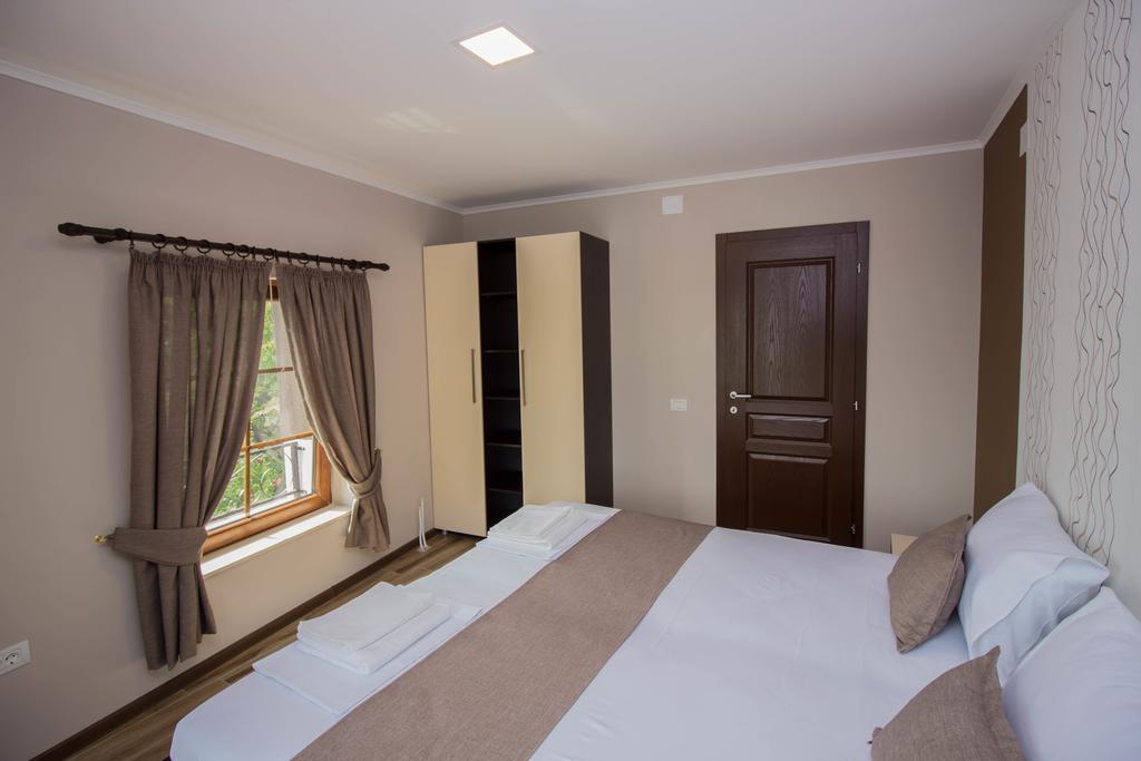 Apartment with Lake View,404732238:JPEG