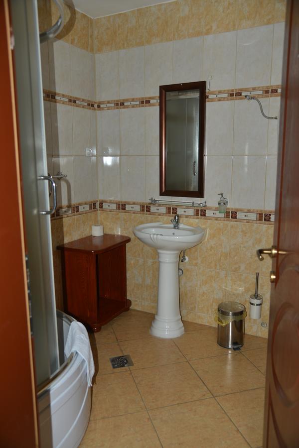Zweibettzimmer mit eigenem Bad