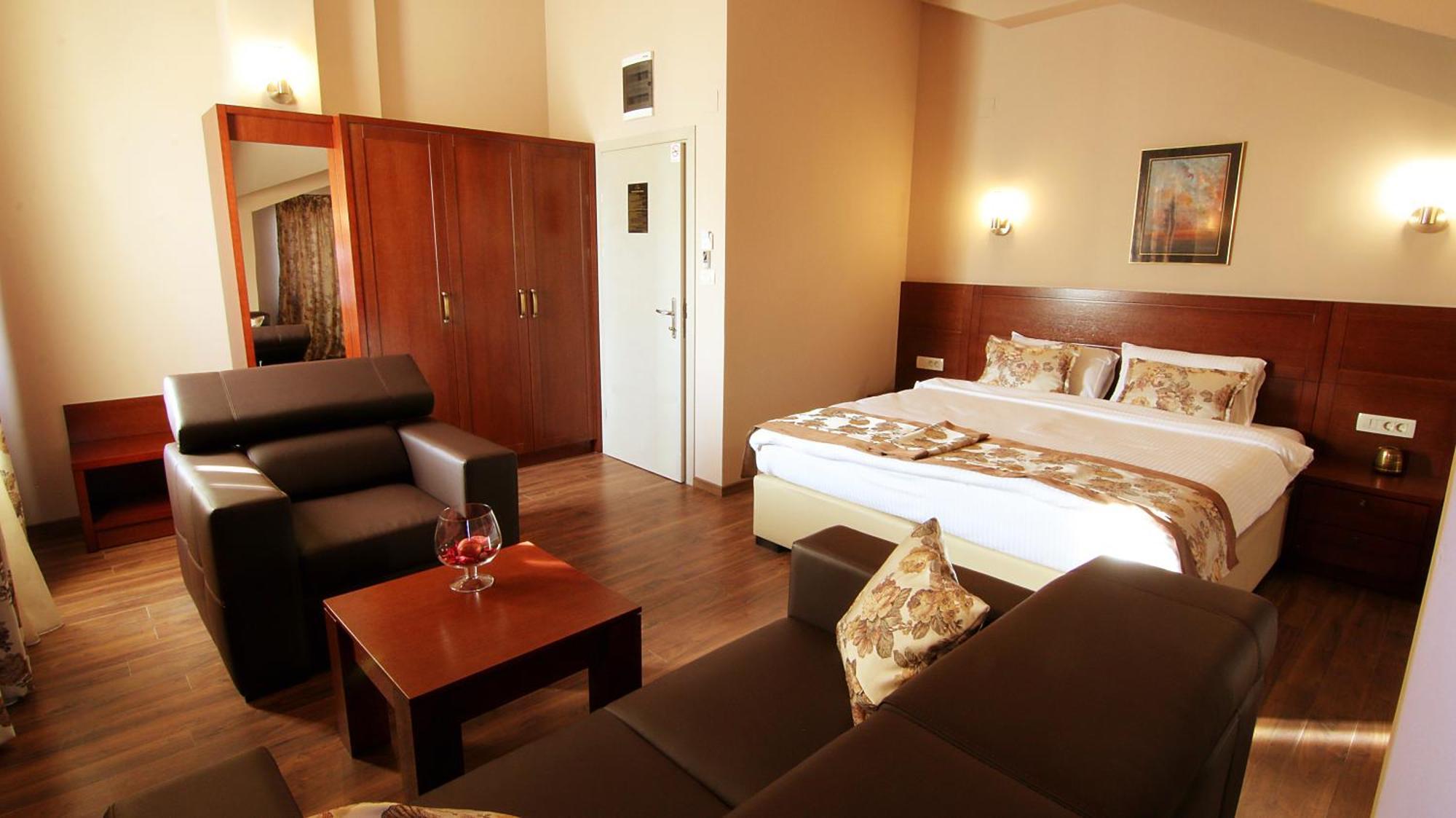 Superior Suite,973780768:JPEG