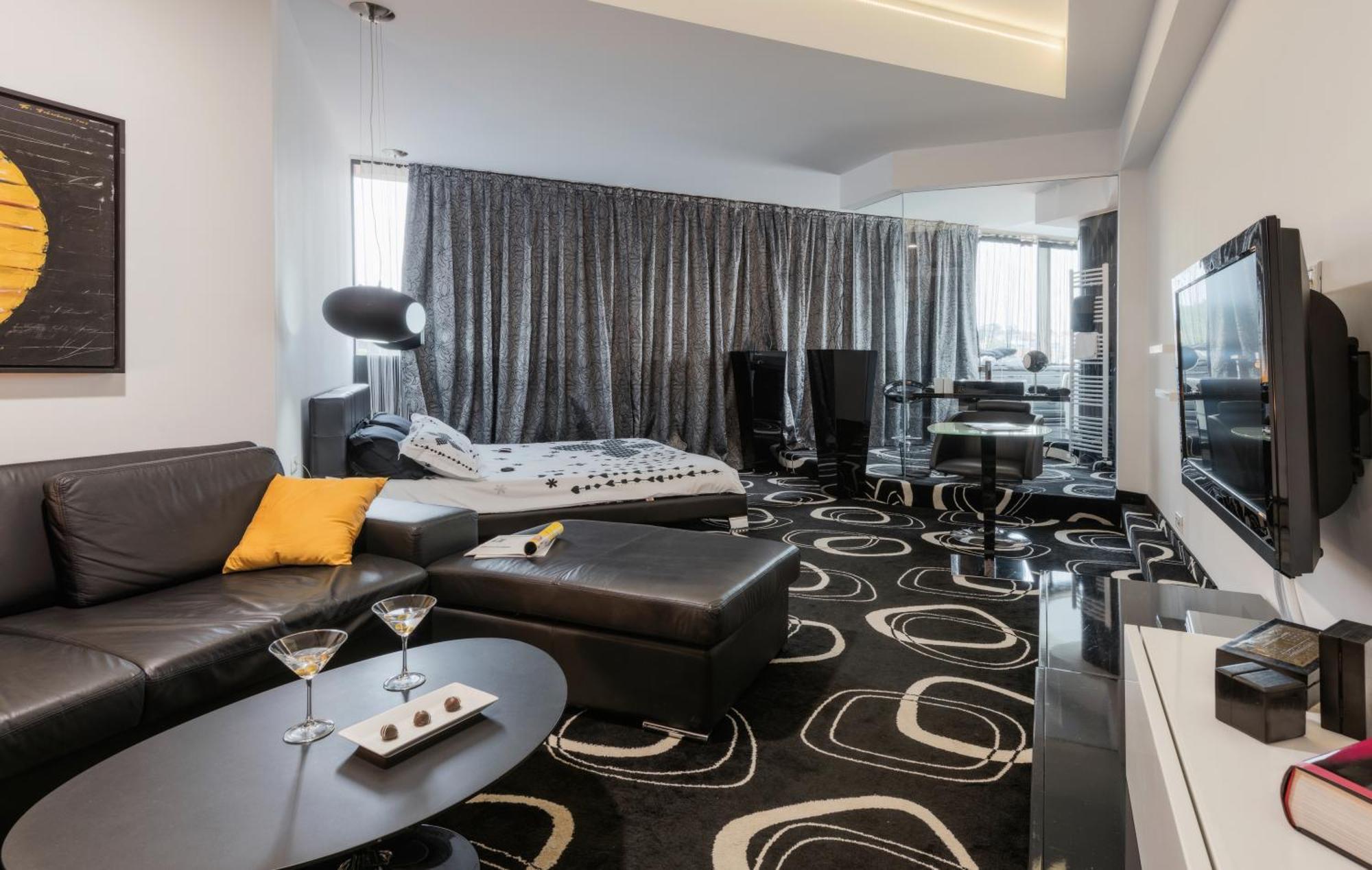 Black & White Apartment
