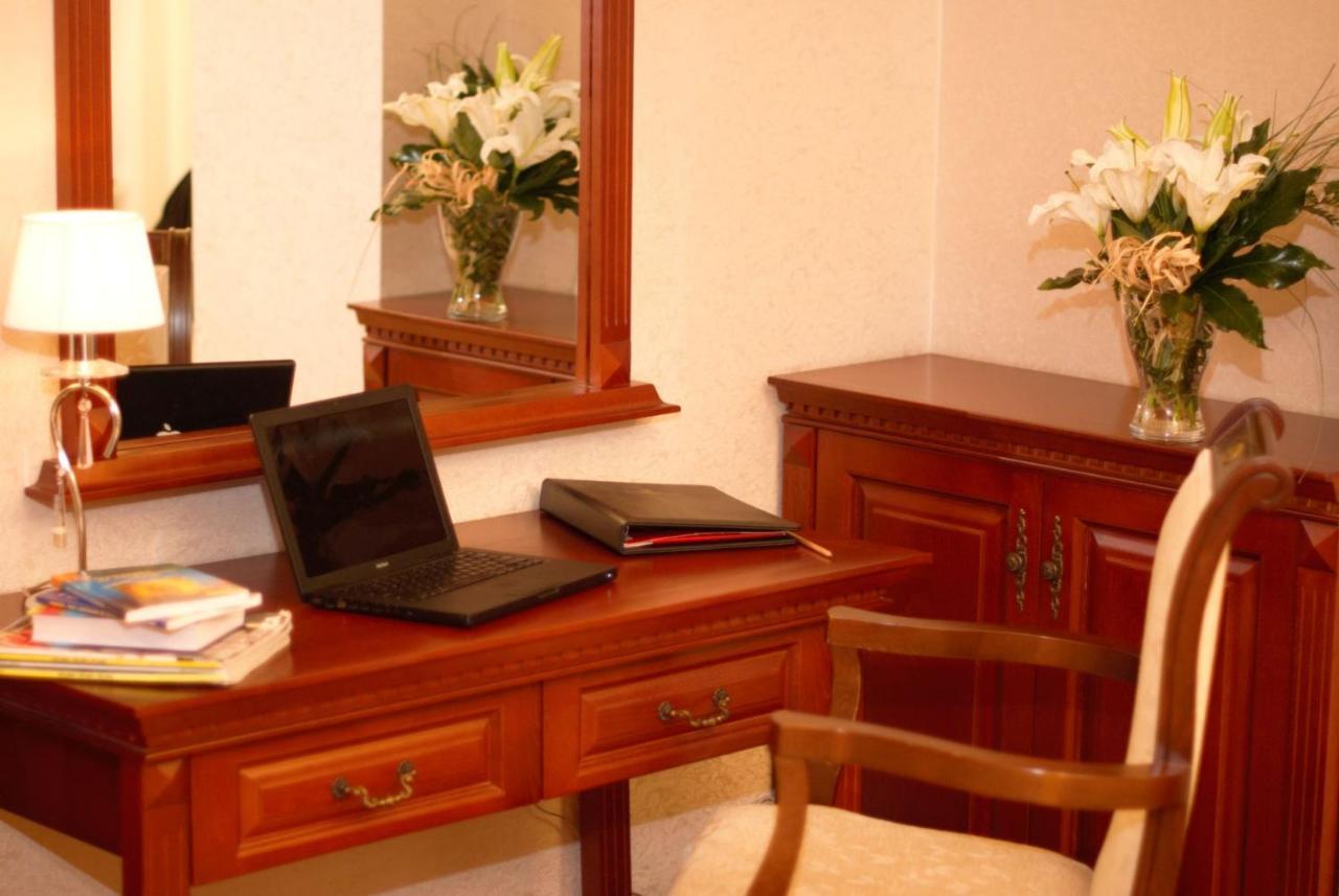 Deluxe Triple Suite,762191800:JPEG