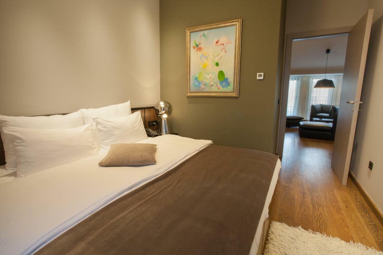 Deluxe Two-Bedroom Apartment with Balcony,1213898593:JPEG