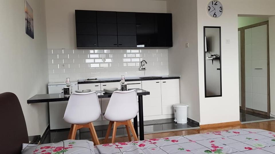 One-Bedroom Apartment,997770084:JPEG