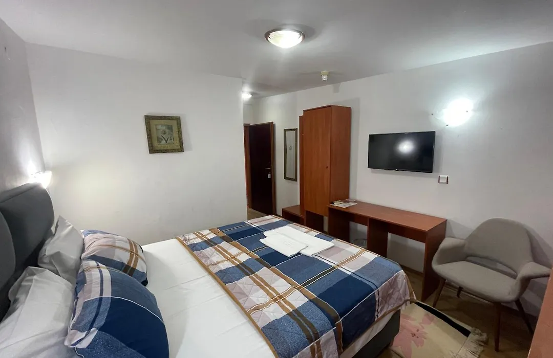 Hotel Square-1