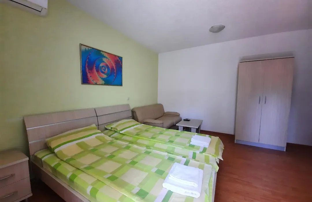 Luccia Apartments-Guesthouse Laguna-1