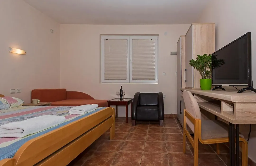 Bitrak Guest House-1