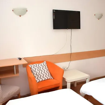 Hotel 7-3