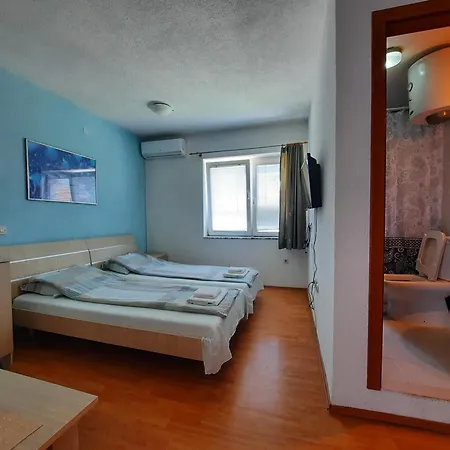 Luccia Apartments-Guesthouse Laguna-3