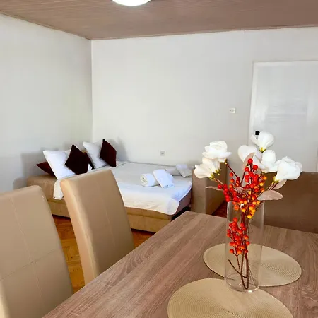 Villa Ella Apartments-3